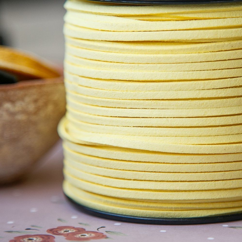 шнур из искусственной замши, желтый светлый, 3х1.4 мм