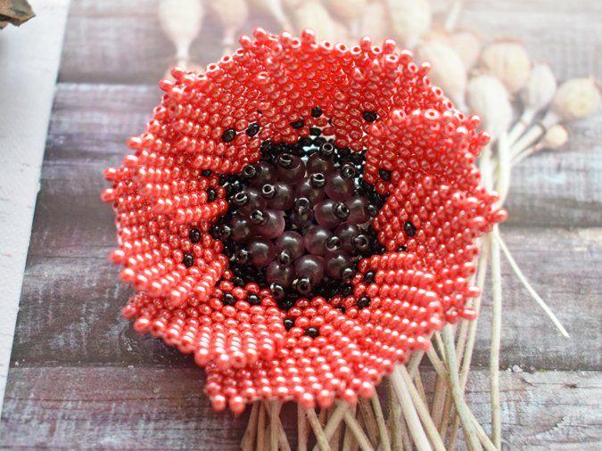 Брошь «Майский цветок»