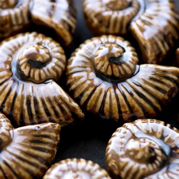 бусина, керамика "наутилус", цвет коричневый, 39x30x16.5 мм