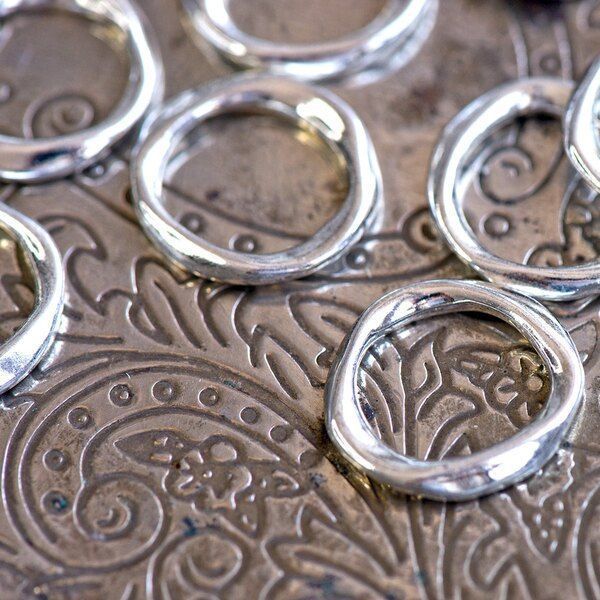 коннектор "колечко", цвет античное серебро, 20х18х3 мм
