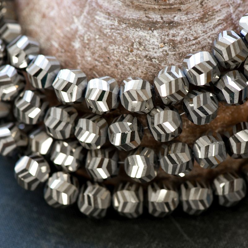 бусина "зигзаг", стекло, цвет золотистый металлик, 10x9x8.5 мм