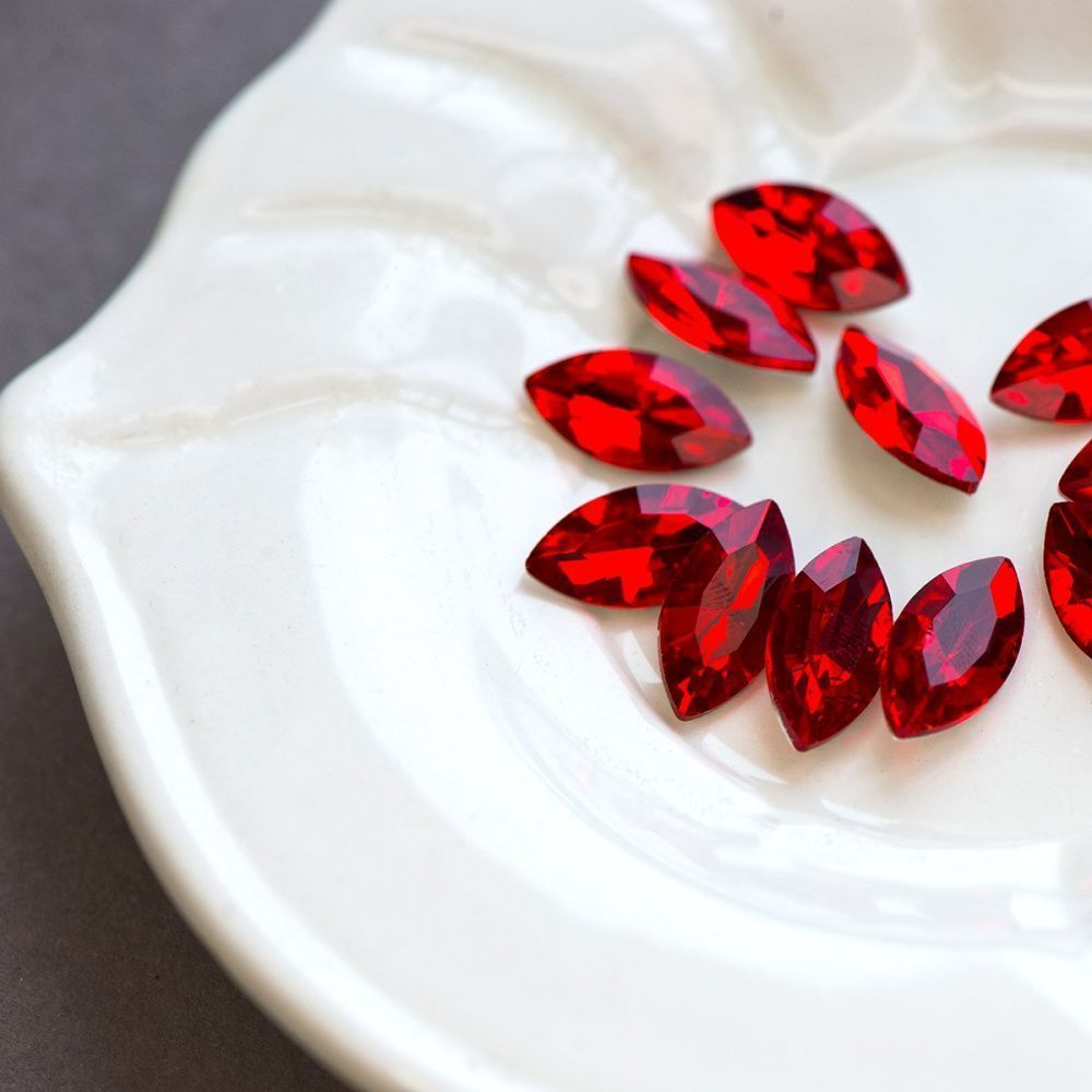 кабошон стекло кристалл, navette, цвет lt.siam, 18х9 мм