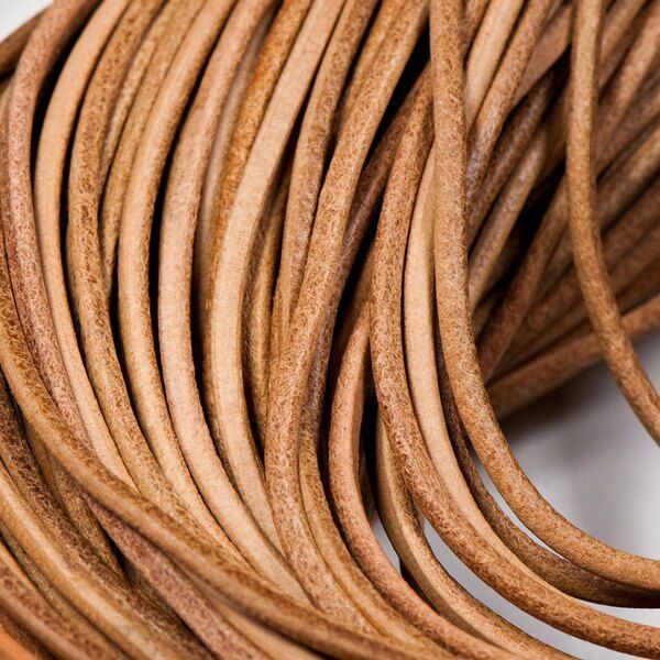 шнур кожаный, цвет светло-коричневый, диаметр 2.5 мм