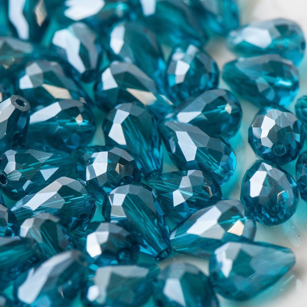 бусина "капля", граненая, стекло, цвет бирюзовый радужный, 15х10 мм