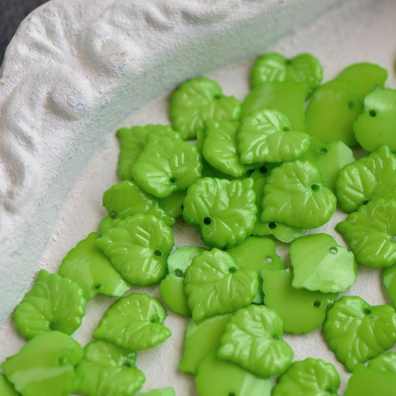 подвеска акриловая "листик", цвет зеленый непрозрачный, 16х16х2 мм