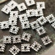 Разделитель для бусин "Квадро", цвет платина, 7x7x2 мм (уп 30 +/-2 шт)