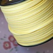 Шнур из искусственной замши, желтый светлый, 3х1.4 мм