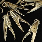 Подвеска металл "Клешня краба", позолота/циркон, 20x8x5 мм