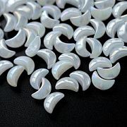 Бусина "Полумесяц", стекло, цвет белый перламутр, 9x14x6.5 мм
