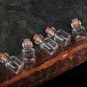 Бутылочка с крышкой, прозрачная, 25x14x14 мм