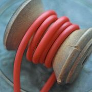 Шнур резиновый, с отверстием, цвет красный, диаметр 4 мм