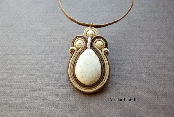 “Сливки и карамель”. Кулон в технике сутажной вышивки.