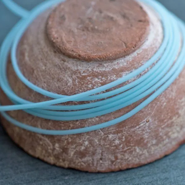 шнур резиновый, с отверстием, цвет голубой неон, 2 мм