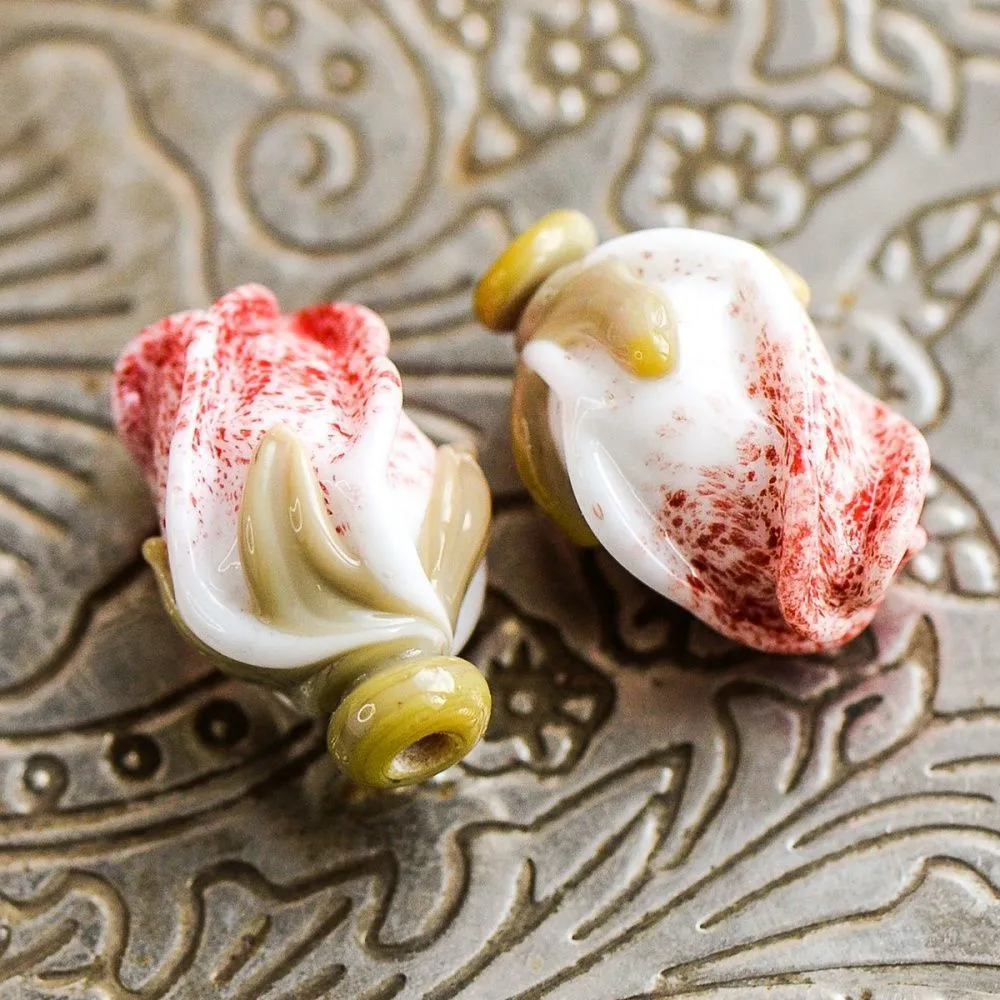 бусина, мурано "розовый бутон", бело-красный, 15-16х10-11 мм