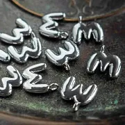 Подвеска металл "Буква M", цвет платина, 16.5-18.5x5.5-18x2.5x4.5 мм