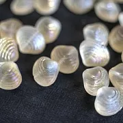 Бусина "Ракушка", стекло, цвет бежевый матовый, 12х14.5х10 мм