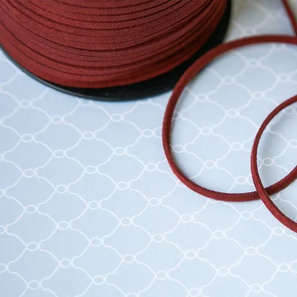 шнур из искусственной замши, красный темный, 3х1.4 мм