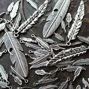 Микс металлический из подвесок "Перья", цвет античное серебро, размерный микс (уп 20 г)