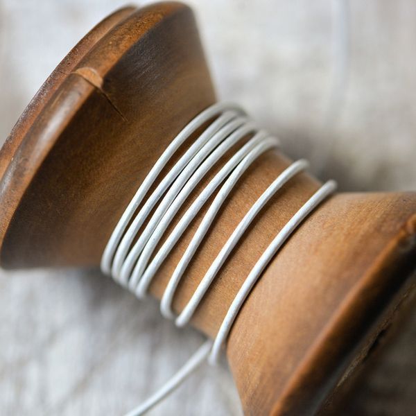 шнур кожаный, цвет белый, диаметр 1 мм