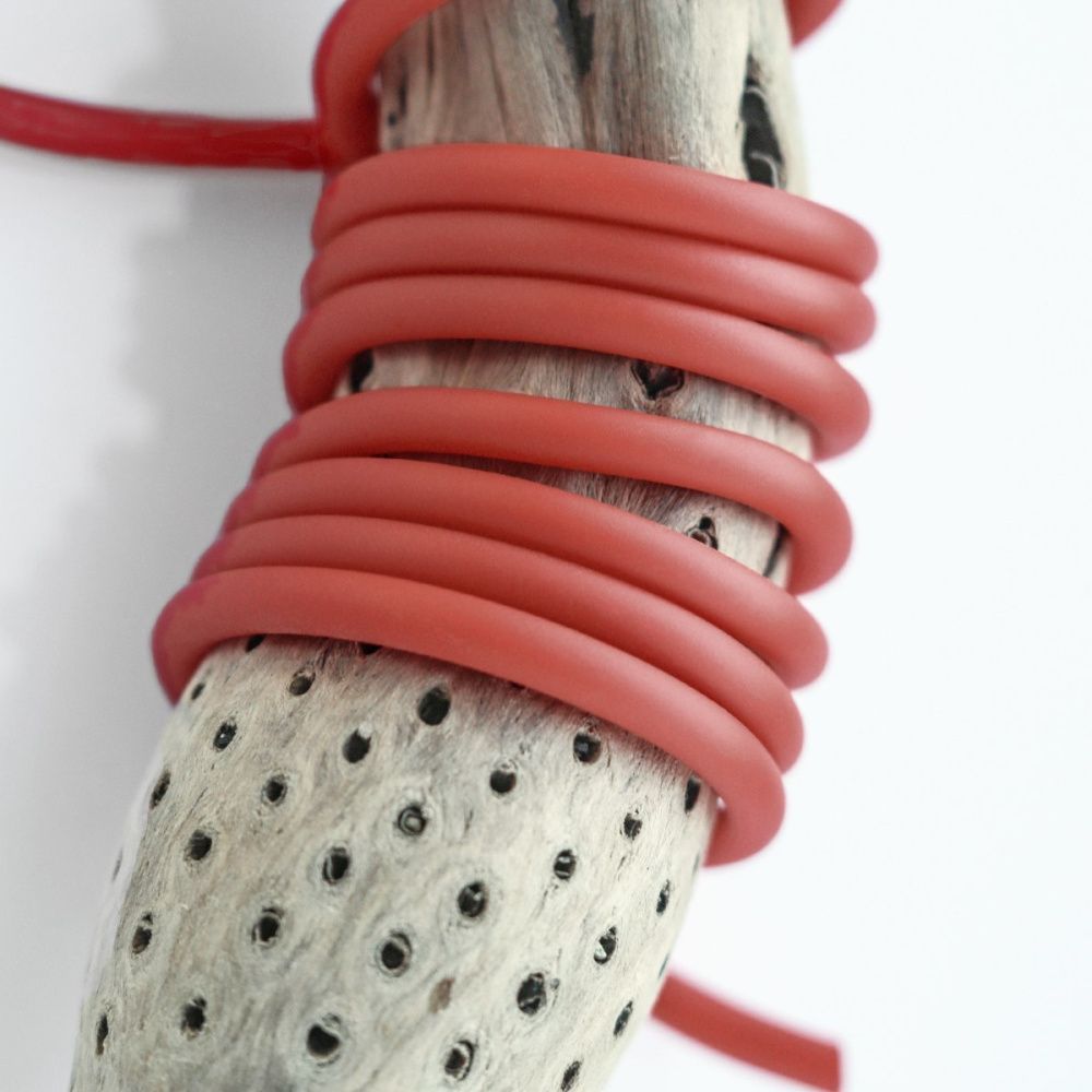 шнур резиновый, с отверстием, цвет красный, диаметр 4 мм