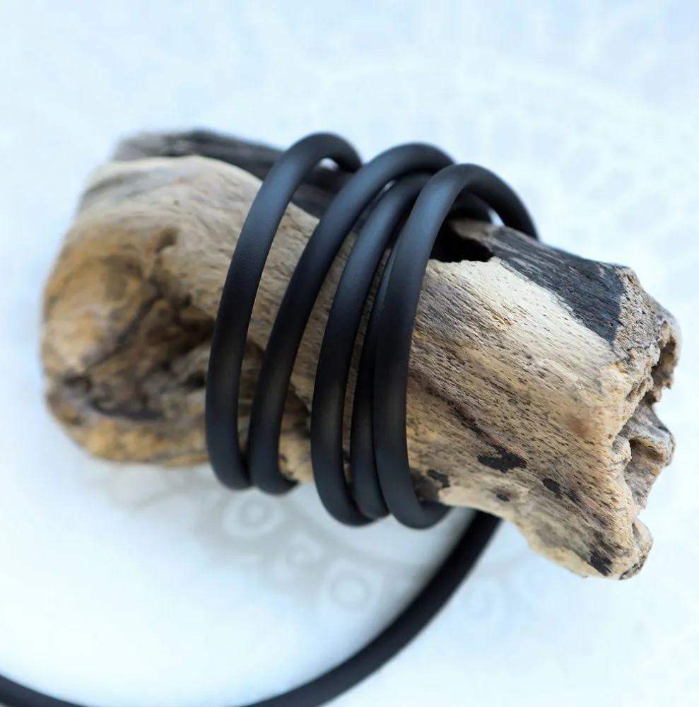 шнур резиновый, с отверстием, цвет черный, диаметр 5 мм